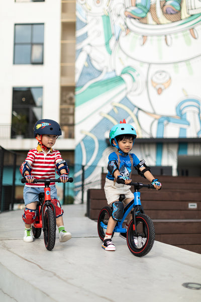toddlers riding on their favourite balance bike deluxe
