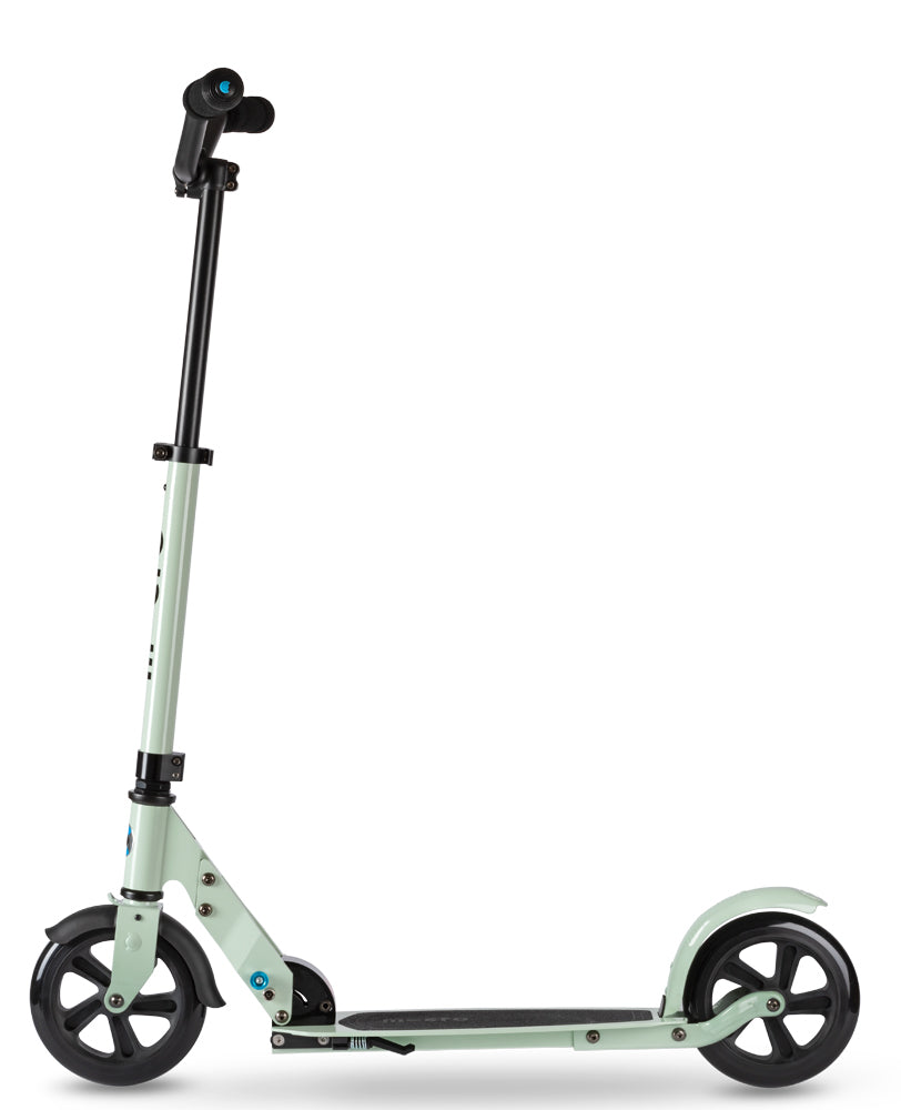 clay speed plus deluxe adult scooter side on